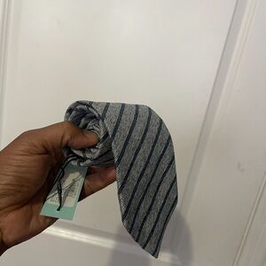 Peter Millar Grey and diagonal black striped tie Sz Os